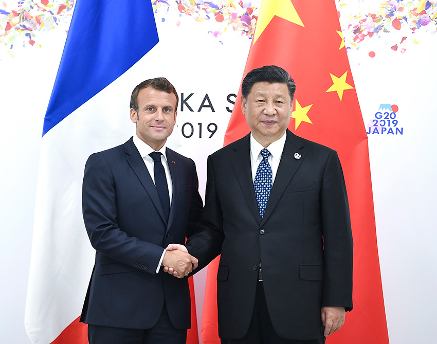 6月29日，國家主席習近平在大阪會見法國總統馬克龍。 新華社記者 燕雁 攝
