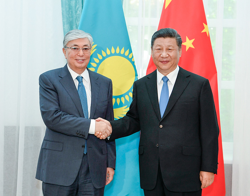 6月13日，國家主席習近平在比什凱克會見哈薩克斯坦總統托卡耶夫。 新華社記者 高潔 攝