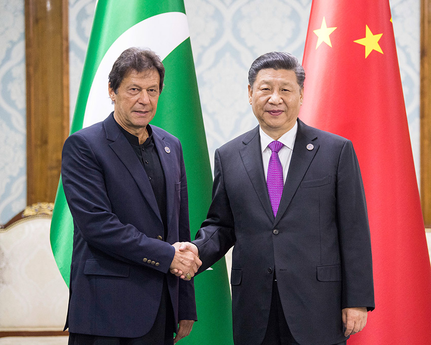 6月14日，國家主席習近平在比什凱克會見巴基斯坦總理伊姆蘭·汗。 新華社記者 李學仁 攝