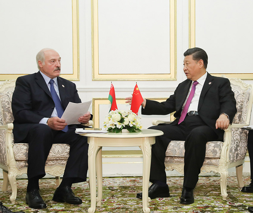 6月14日，國家主席習近平在比什凱克會見白俄羅斯總統盧卡申科。 新華社記者 丁林 攝