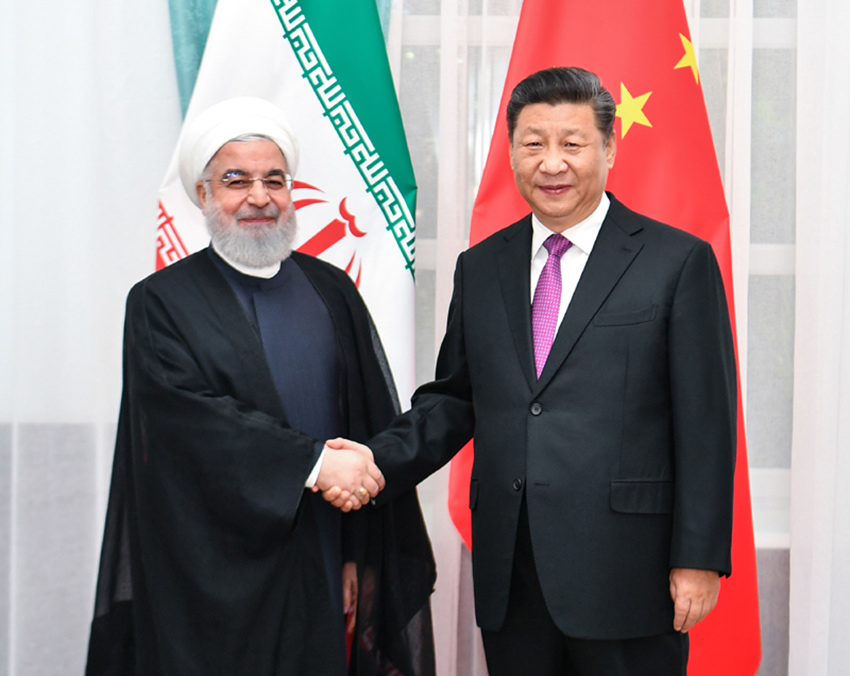 6月14日，國家主席習近平在比什凱克會見伊朗總統魯哈尼。 新華社記者 殷博古 攝