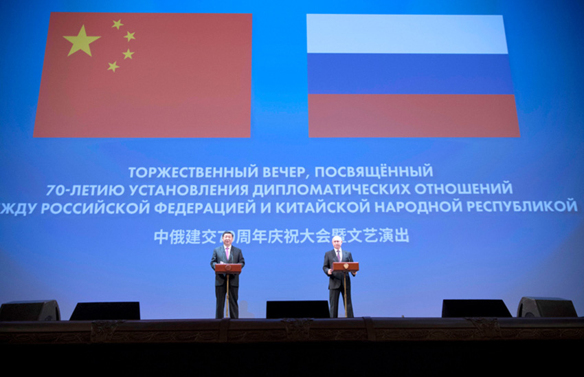 6月5日，國家主席習近平和俄羅斯總統普京在莫斯科大劇院共同出席中俄建交70周年紀念活動。 新華社記者 李學仁 攝