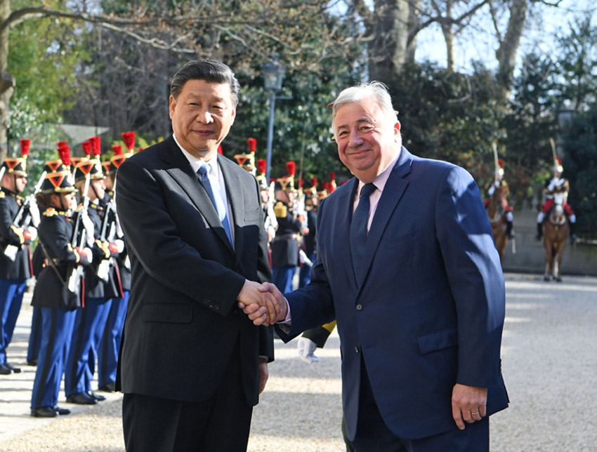 3月26日，國家主席習近平在巴黎會見法國參議長拉爾歇。 新華社記者 張領 攝