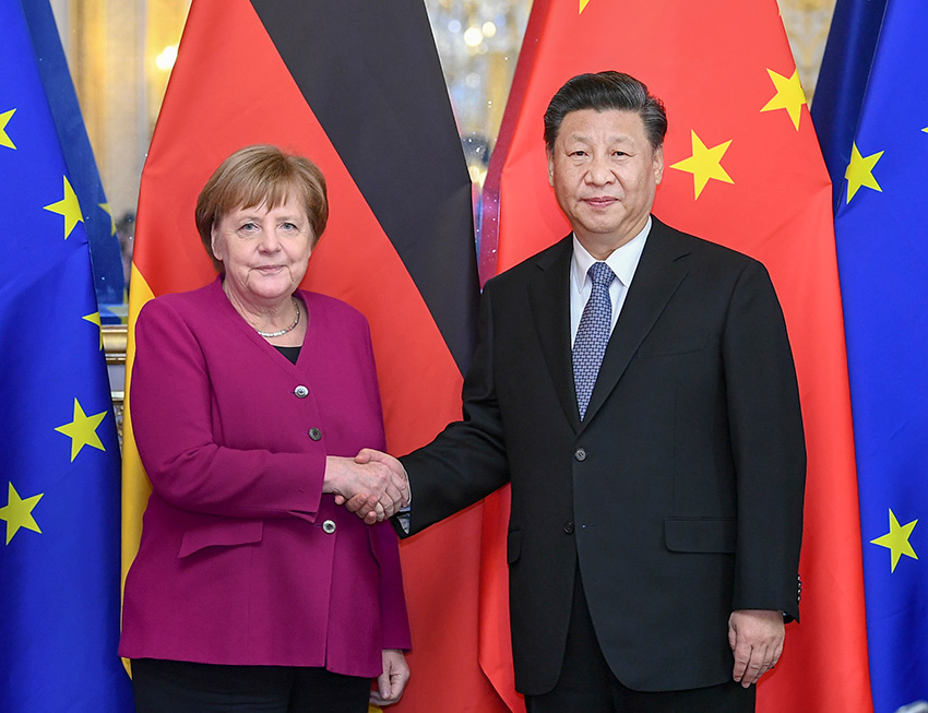 3月26日，國家主席習近平在巴黎會見專程前來出席中法全球治理論壇閉幕式的德國總理默克爾。 新華社記者 謝環馳 攝