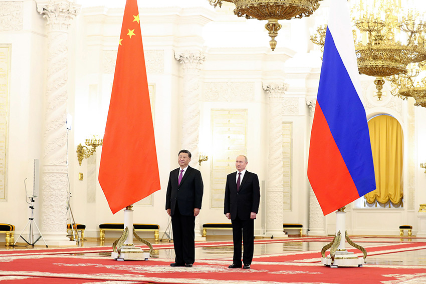 6月5日，國家主席習近平在莫斯科克裡姆林宮同俄羅斯總統普京會談。這是會談前，普京總統在克裡姆林宮喬治大廳為習近平舉行隆重歡迎儀式。 新華社記者 丁林 攝