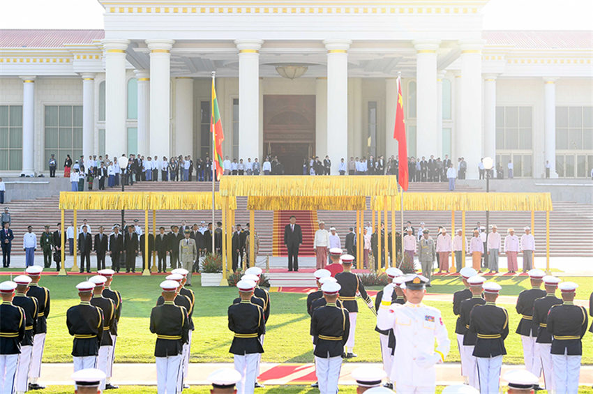 當地時間1月17日下午，國家主席習近平在內比都總統府出席緬甸總統溫敏舉行的隆重歡迎儀式。新華社記者 申宏 攝