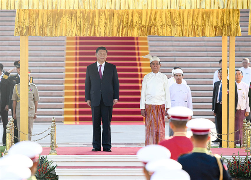 當地時間1月17日下午，國家主席習近平在內比都總統府出席緬甸總統溫敏舉行的隆重歡迎儀式。新華社記者 申宏 攝