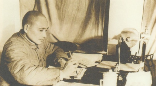 主政西南时期，邓小平在办公室办公