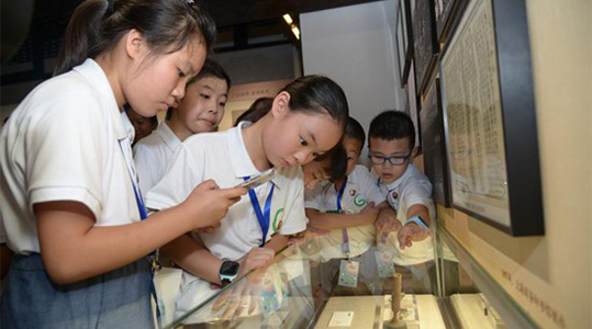 ��Сƽͬ־ͯ��������ʽѧ�á�����ɽСѧ�����¿���