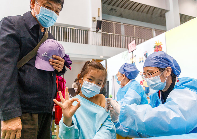 近日，天津將新冠疫苗接種人群由12歲以上調整至3歲以上，啟動3—11歲人群新冠病毒疫苗接種工作，在知情同意前提下對3—11歲人群實施新冠疫苗免費接種。