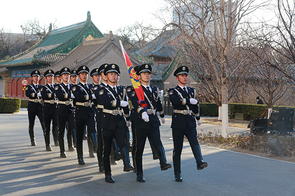 一支党和人民完全可以信赖的有坚强战斗力的队伍 ——写在第二个“中国人民警察节”之际