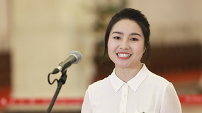 姜丽娟代表接受采访