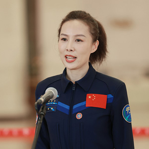                                                         王亚平                                                                                                                    中国人民解放军航天员大队特级航天员                                                                                                                                                                    
