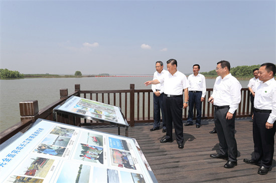 跟着总书记看中国丨水清岸绿产业优 书写绿色“新答卷”