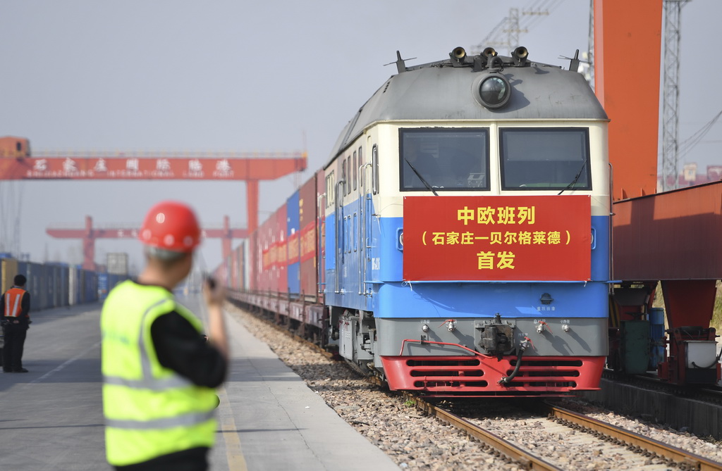  On March 21, the CHINA RAILWAY Express with 110 standard containers set out from Shijiazhuang International Dry Port to Belgrade, the capital of the Republic of Serbia. Xinhua News Agency (photographed by Zhang Xiaofeng)