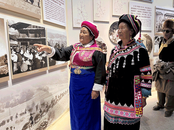 迪慶紅軍長征博物館吸引各族參觀者。 馬那甫攝