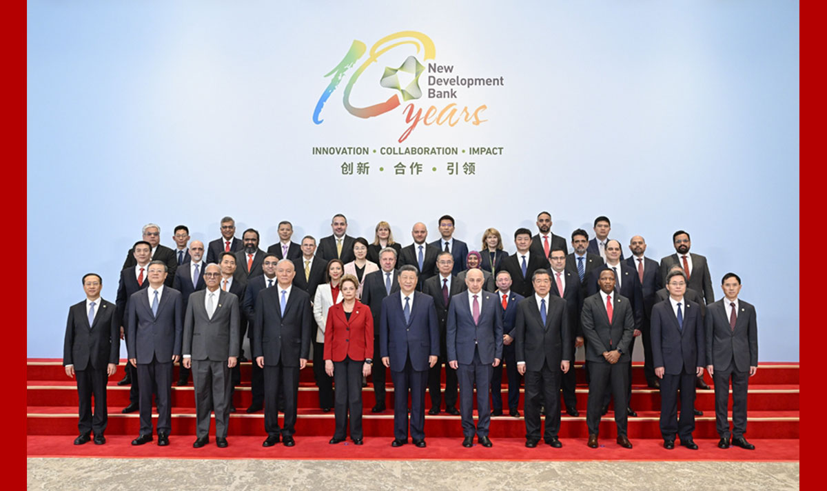 习近平访问金砖国家新开发银行