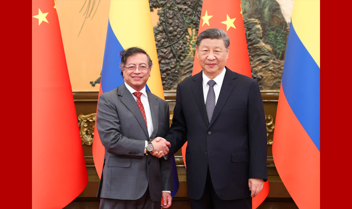 习近平会见哥伦比亚总统佩特罗