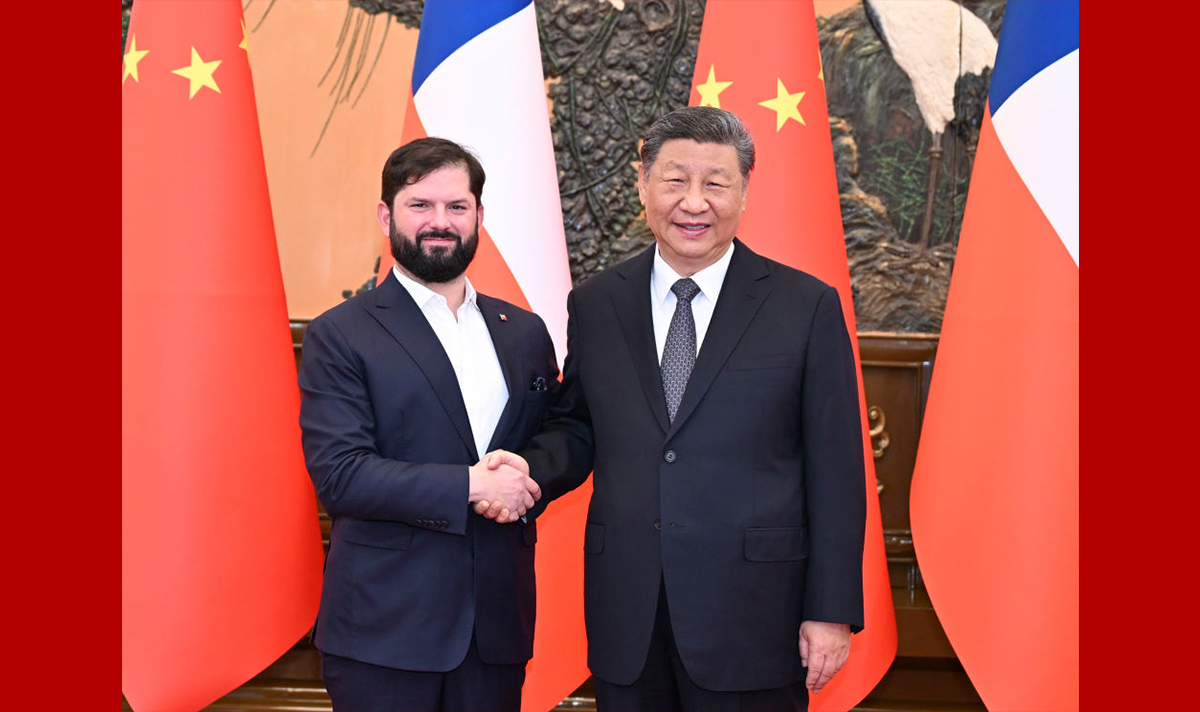 习近平会见智利总统博里奇