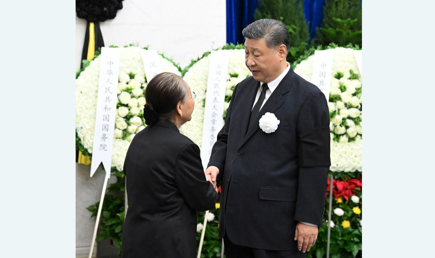 热地同志遗体在京火化
