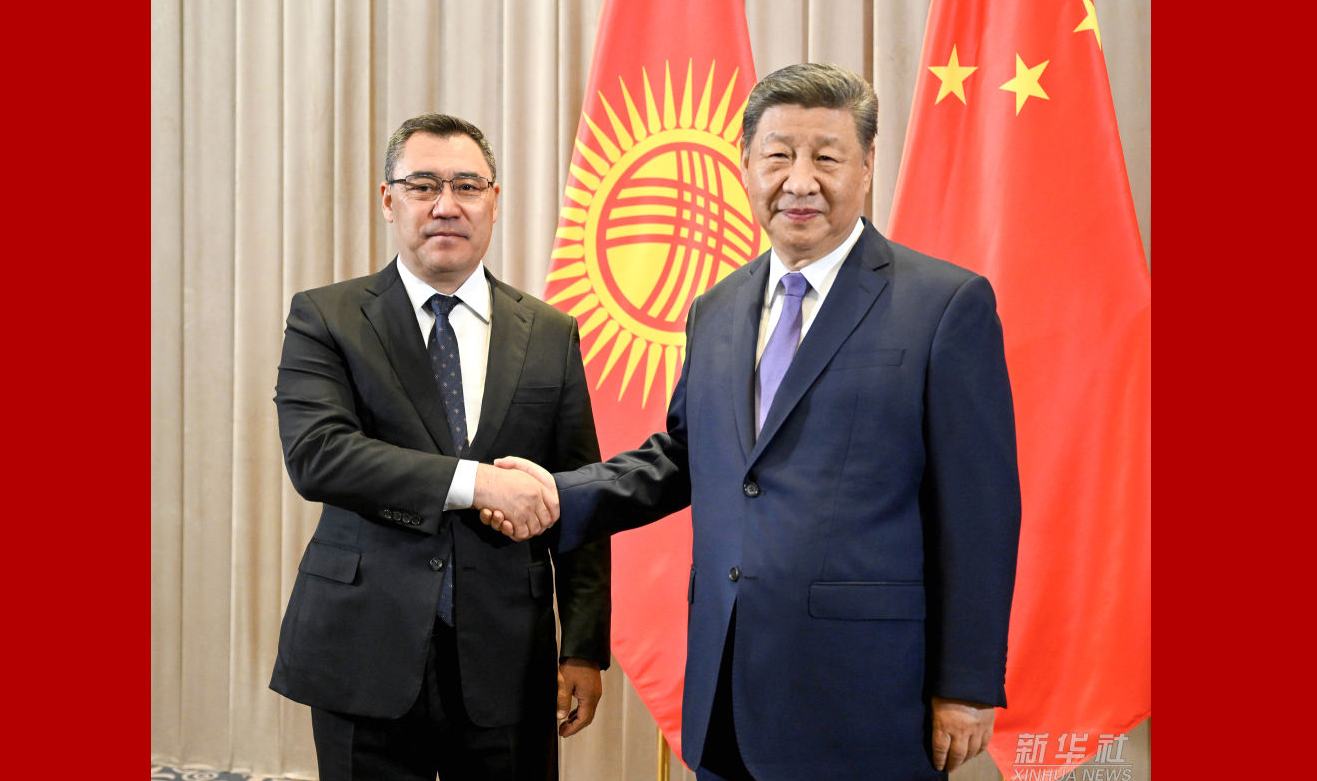 习近平会见吉尔吉斯斯坦总统扎帕罗夫