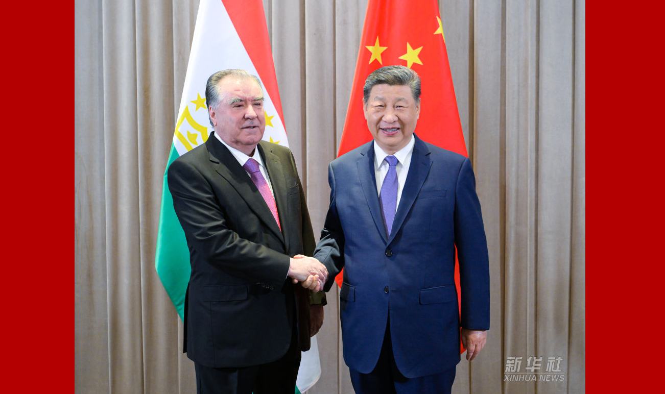 习近平会见塔吉克斯坦总统拉赫蒙