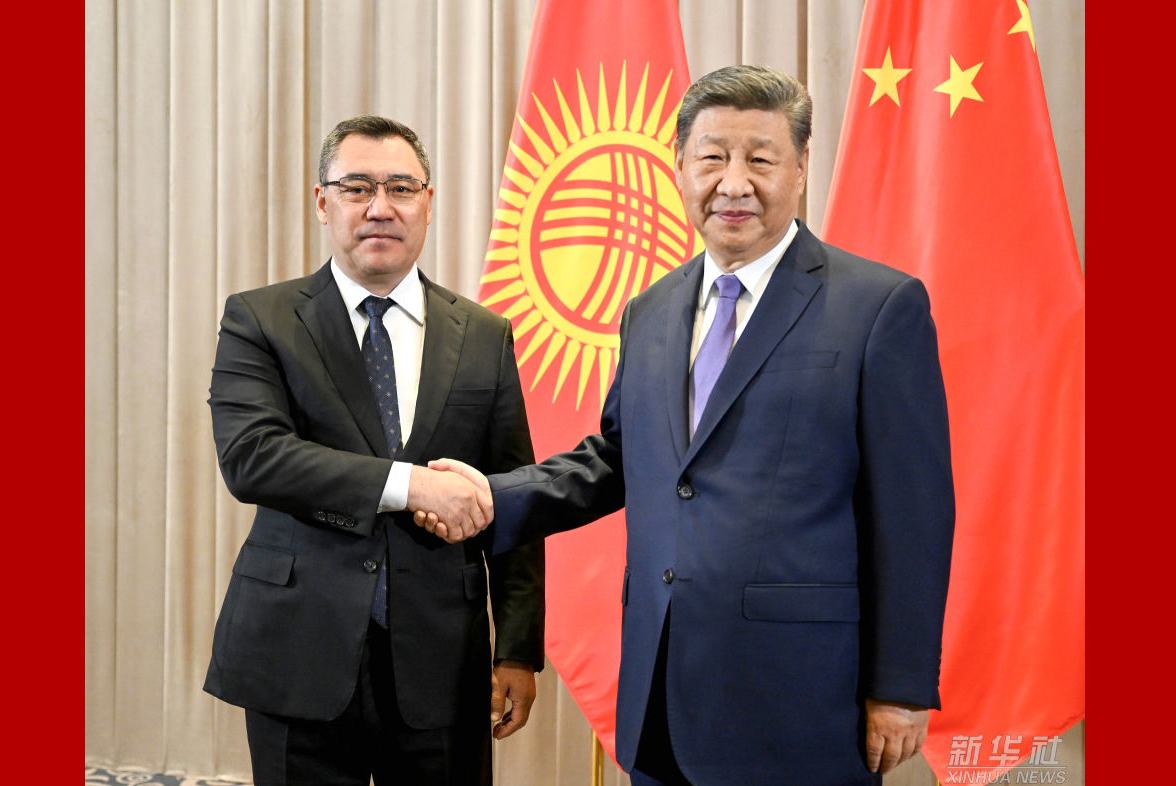 习近平会见吉尔吉斯斯坦总统扎帕罗夫