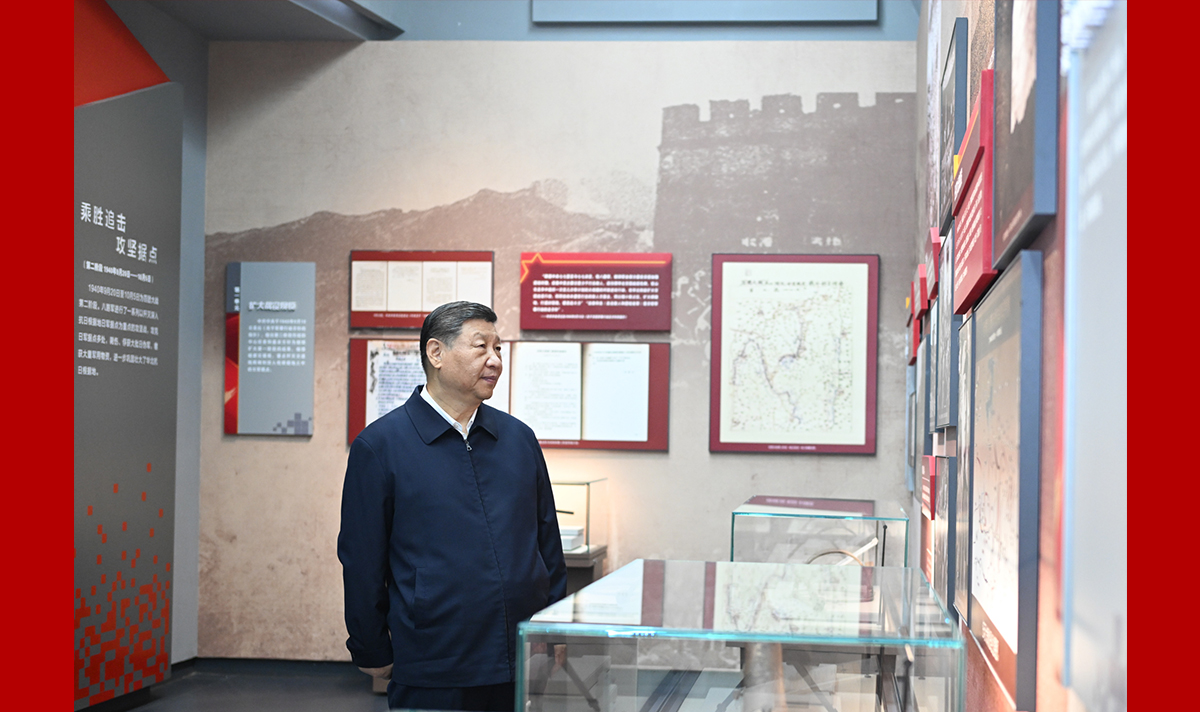 习近平在山西阳泉市向抗战烈士敬献花篮并参观百团大战纪念馆