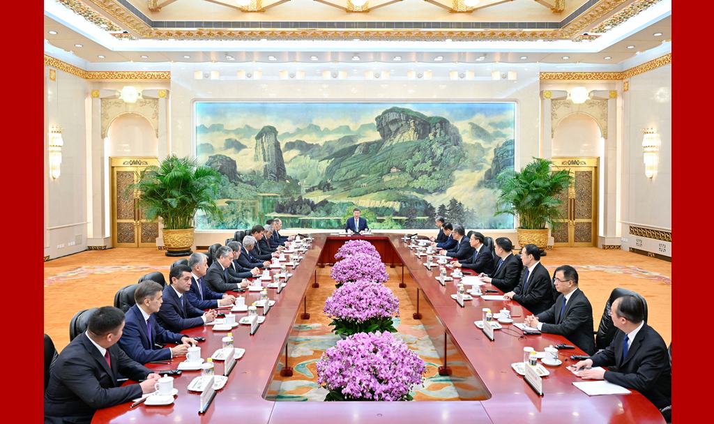 习近平集体会见上海合作组织成员国外长理事会会议外方代表团团长