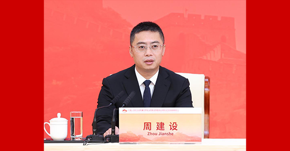 中國人民抗日戰爭暨世界反法西斯戰爭勝利80周年紀念活動新聞中心負責人周建設主持發布會