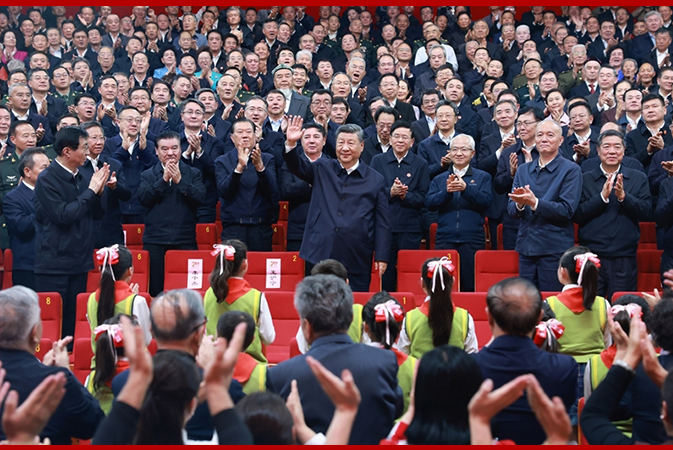 习近平观看庆祝新疆维吾尔自治区成立70周年文艺晚会《美丽新疆》