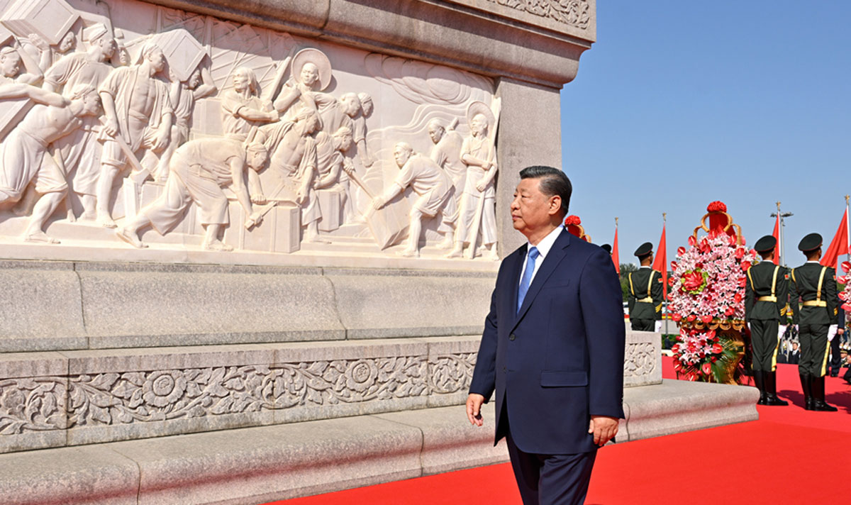 习近平等党和国家领导人出席烈士纪念日向人民英雄敬献花篮仪式