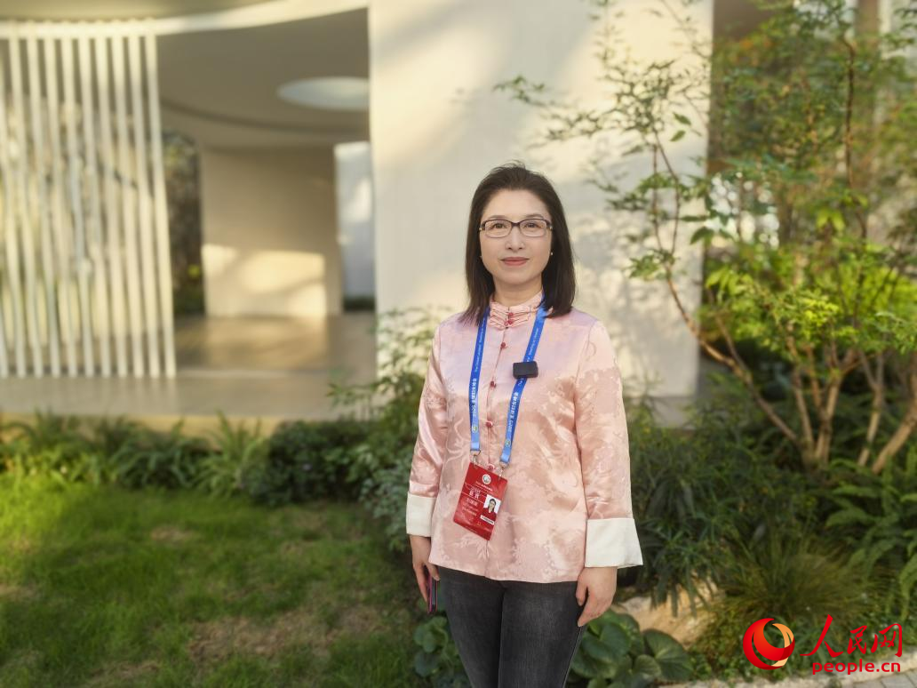 全國政協委員、中央民族歌舞團國家一級演員劉媛媛。人民網記者黃玉琦 攝