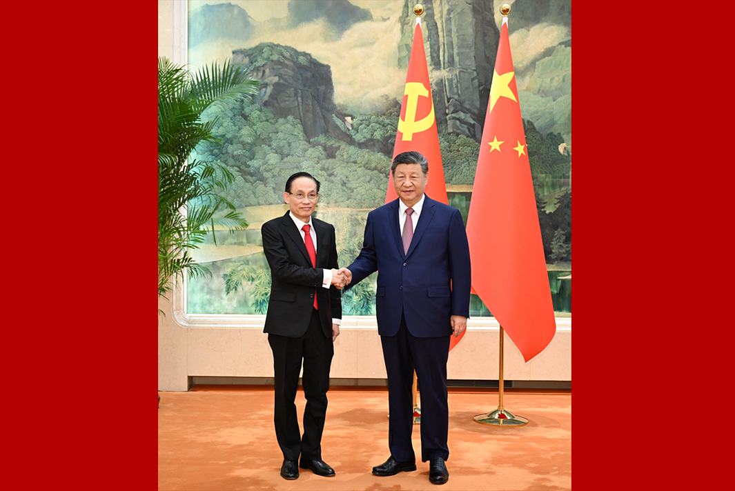 习近平会见越共中央总书记特使黎怀忠