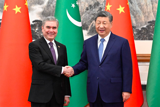 习近平会见土库曼斯坦民族领袖、人民委员会主席别尔德穆哈梅多夫