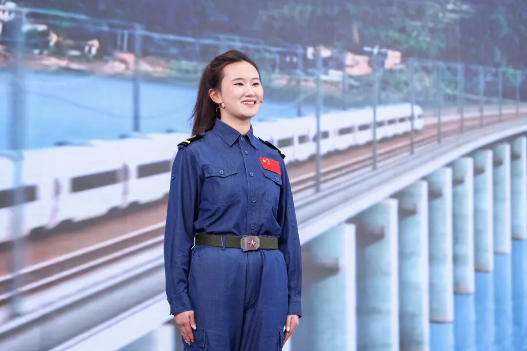 全國鐵路巾幗標兵崗、中國鐵路昆明局集團昆明車輛段女子乘務六隊代表李丁瑩。主辦方供圖