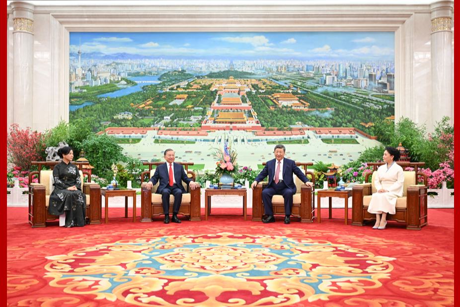 习近平夫妇同苏林夫妇亲切话别