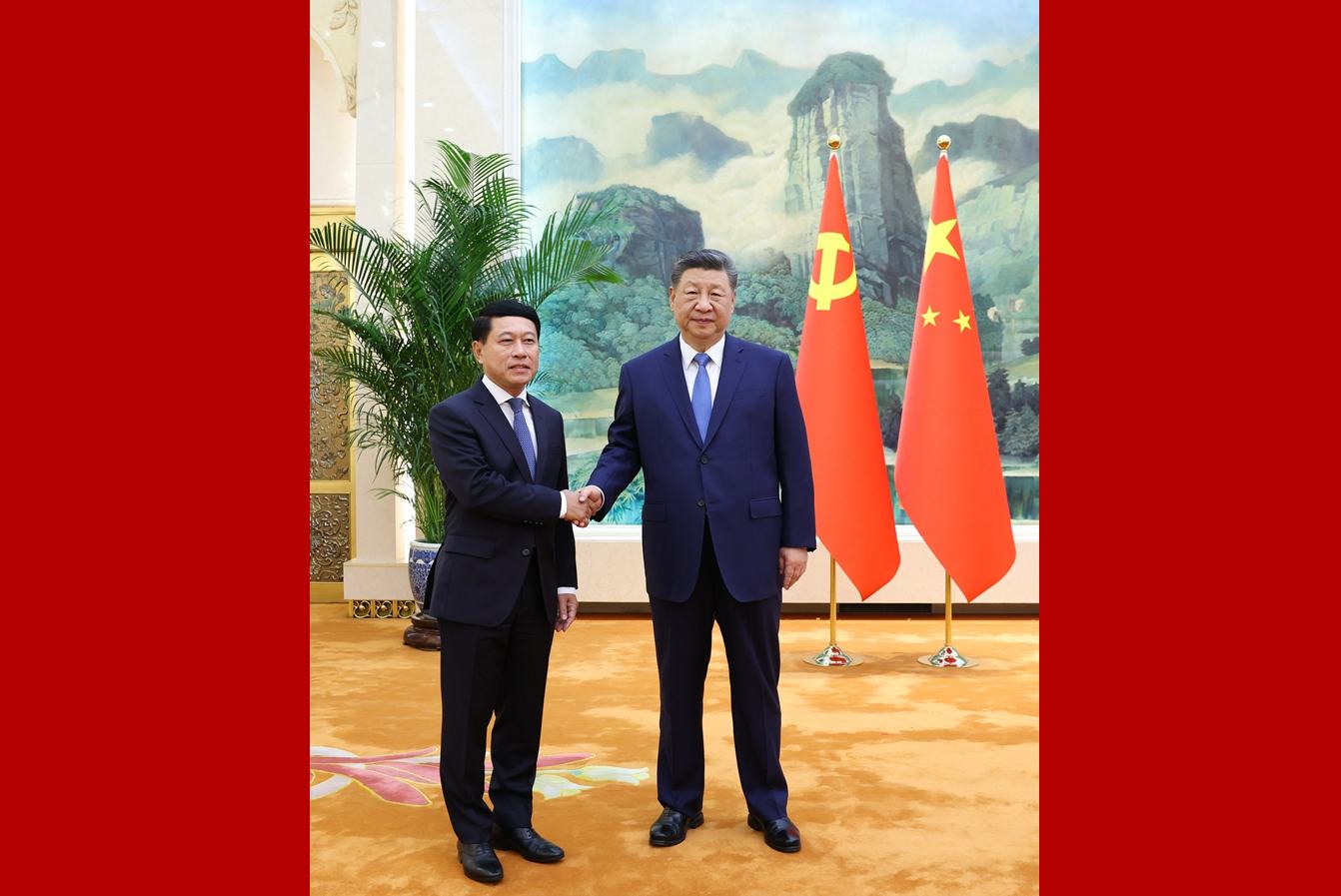 习近平会见老挝人民革命党中央总书记、国家主席特使沙伦赛