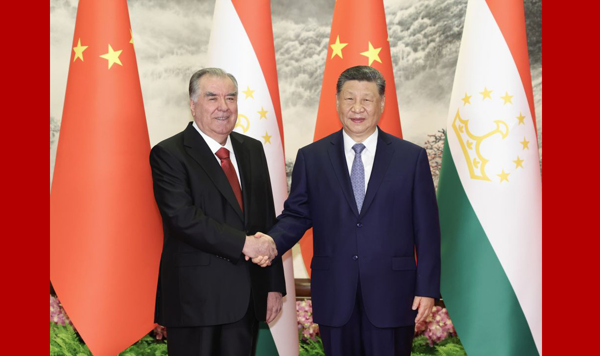 习近平同塔吉克斯坦总统拉赫蒙举行会谈