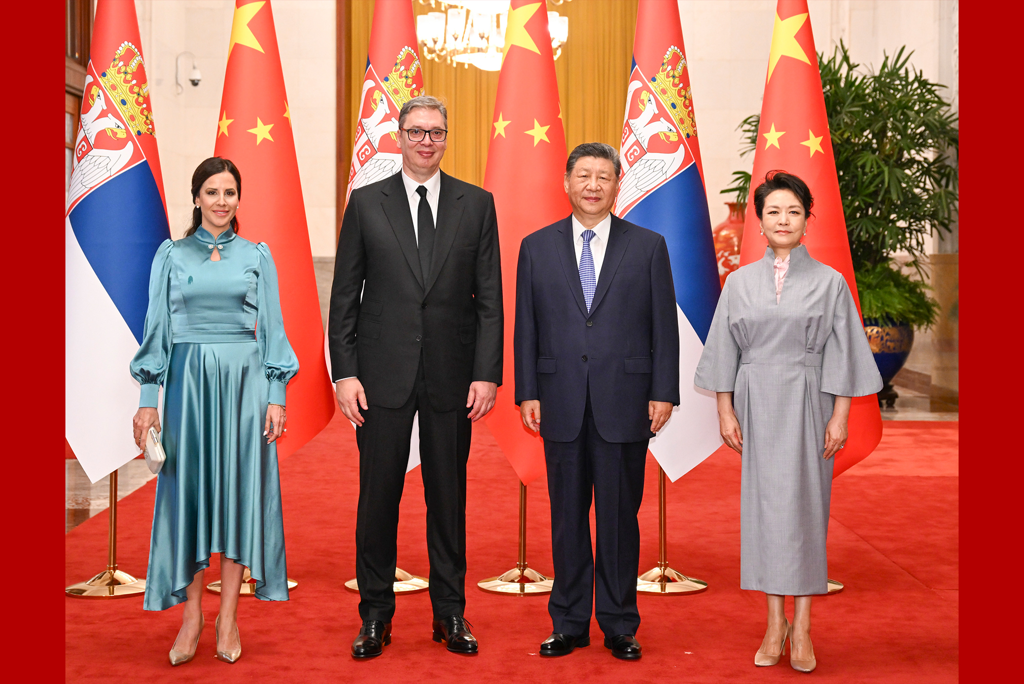习近平同塞尔维亚总统武契奇举行会谈