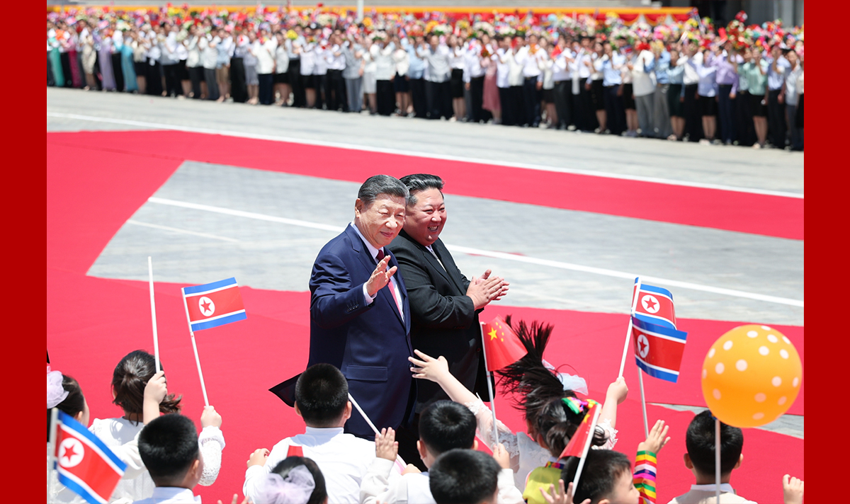 习近平出席金正恩举行的欢迎仪式