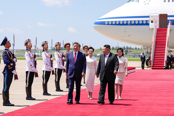 习近平抵达平壤开始对朝鲜进行国事访问