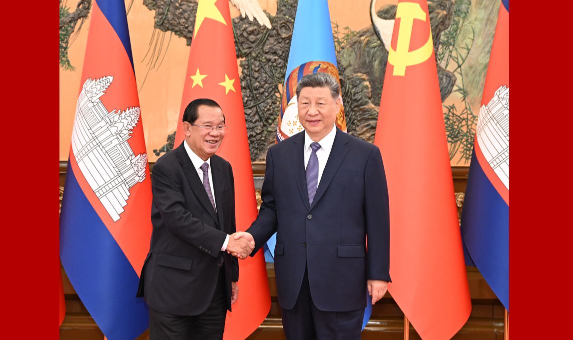 习近平会见柬埔寨人民党主席、参议院主席洪森