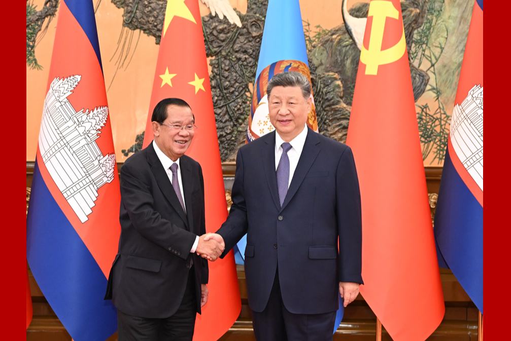 习近平会见柬埔寨人民党主席、参议院主席洪森