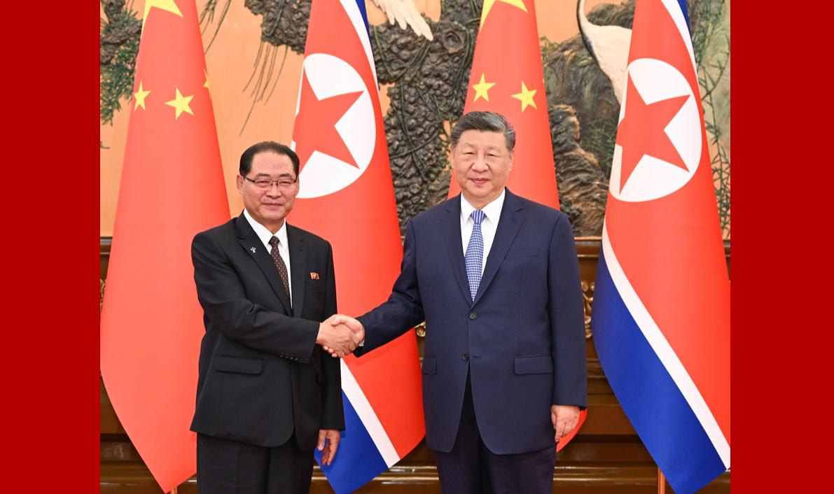 习近平会见朝鲜内阁总理朴泰成