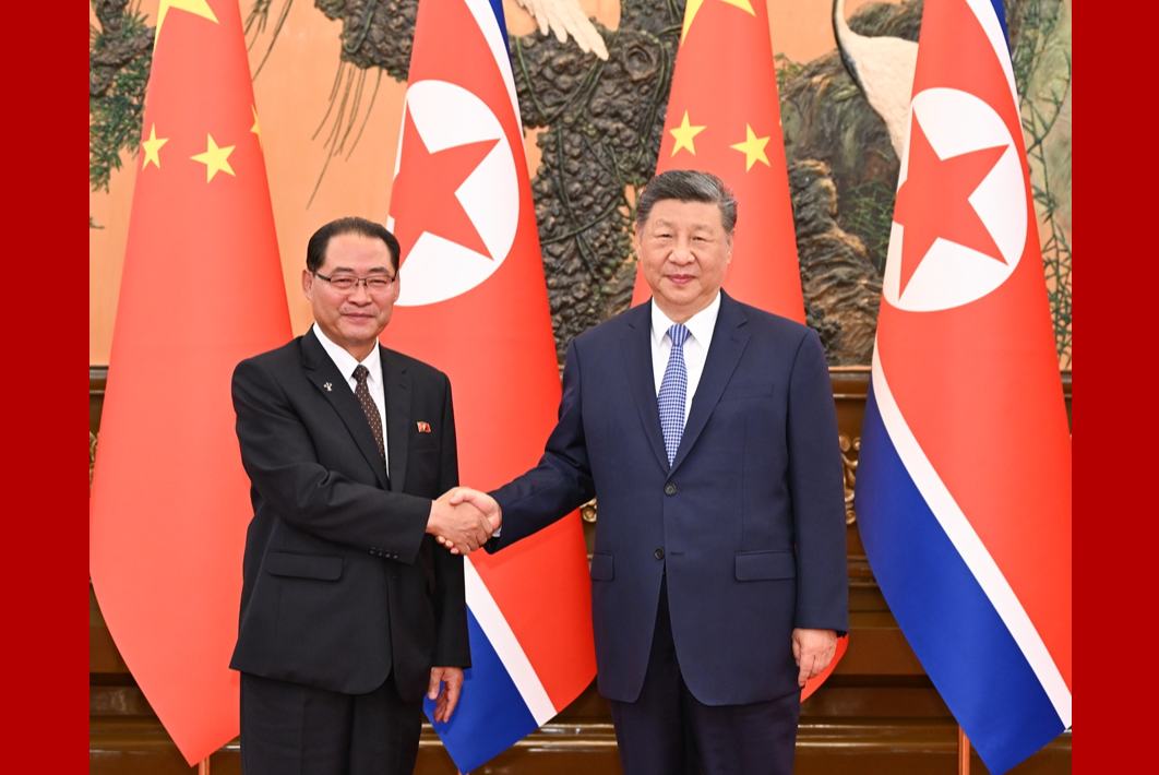 习近平会见朝鲜内阁总理朴泰成