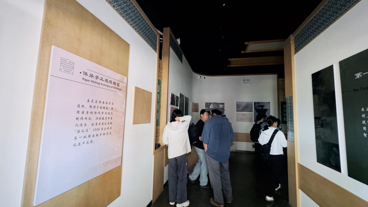 耿马傣族佤族自治县非物质文化遗产展示馆传统技艺展厅。人民网记者 道日娜摄