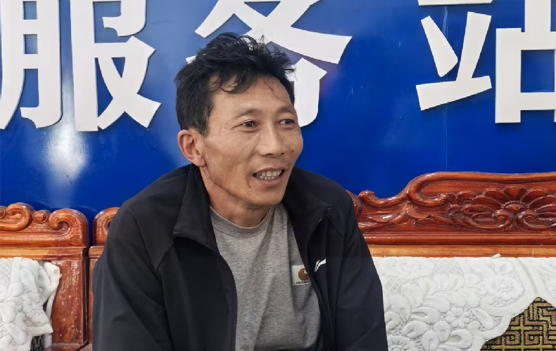 图为真巴村党支部书记次仁朗杰。人民网记者 金洪花摄