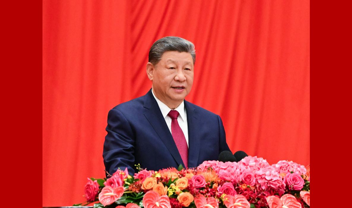 习近平等党和国家领导人出席庆祝中华人民共和国成立77周年招待会