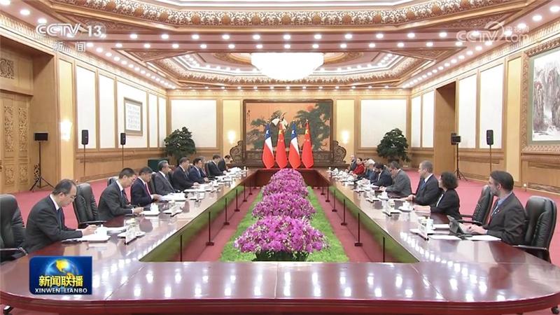 习近平会见智利总统